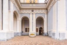 Portone d'accesso al Chiostro da piazza Duomo